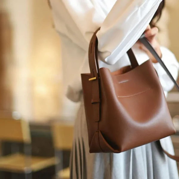 Cowhide Genuine Leather Bucket Bag Trend 2024 Commuter Special-Interest High-Grade Shoulder Messenger Handbag Women's Bags
